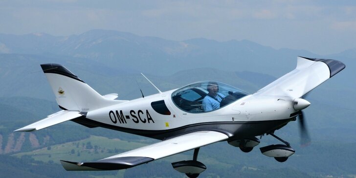 Let športovým lietadlom pre 1–3 osoby a pilotovanie