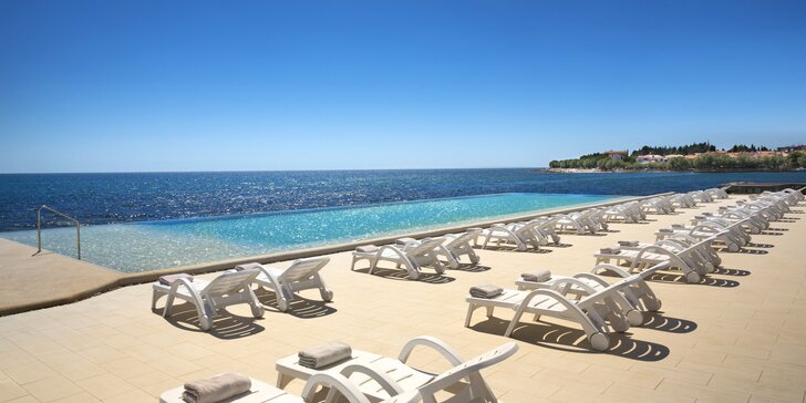 Senzačná dovolenka v Chorvátsku: 3* hotel kúsok od mora, bazén a polpenzia