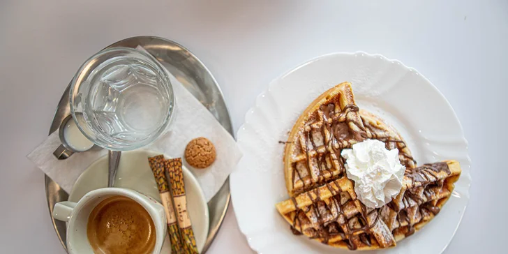Kopčeková zmrzlina alebo waffle s polevou + káva podľa vlastného výberu