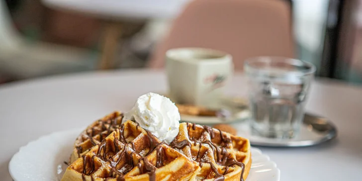 Kopčeková zmrzlina alebo waffle s polevou + káva podľa vlastného výberu