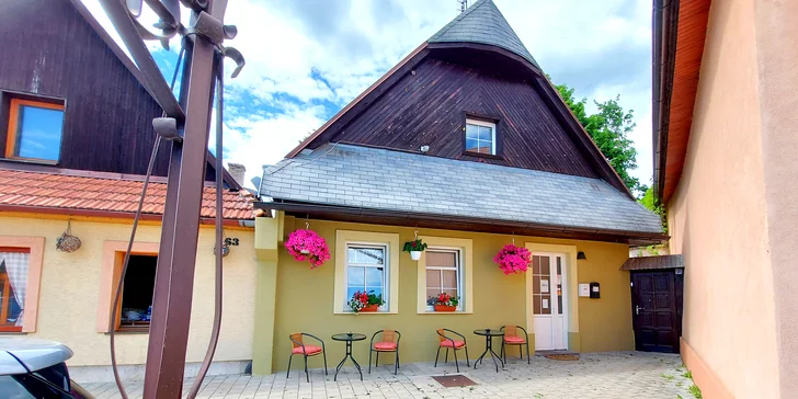 Výnimočný pobyt v historickom centre Kežmarku: romantický penzión s raňajkami, barom a terasou