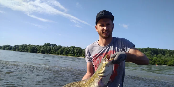 Zažite klasickú rybačku, lov sumca vábničkou alebo prívlač na dravce z člna
