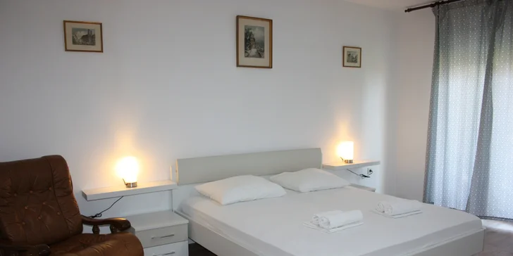 Leto na Makarskej riviére: apartmány len 200 m od mora, plne vybavená kuchyňa