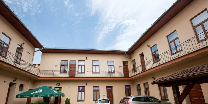 Profesionálna dentálna hygiena s pieskovaním na dvoch prevádzkach