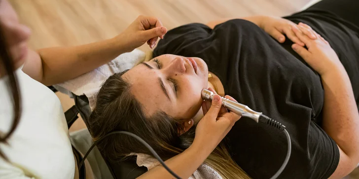 Čistenie pleti AHA pílingom, omladenie a zoštíhlenie so Zoner ANTIAGE