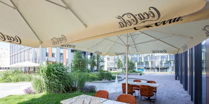 Ochutnajte originálny Chilai Black burger s hranolčekmi, omáčkou a nápojom