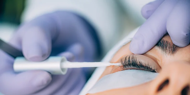 Laminácia obočia alebo lash lifting mihalníc v Beauty Salon Simone