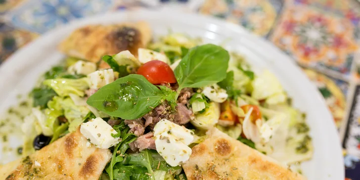 Talianska pizza podľa vlastného výberu alebo tuniakový šalát + pivo