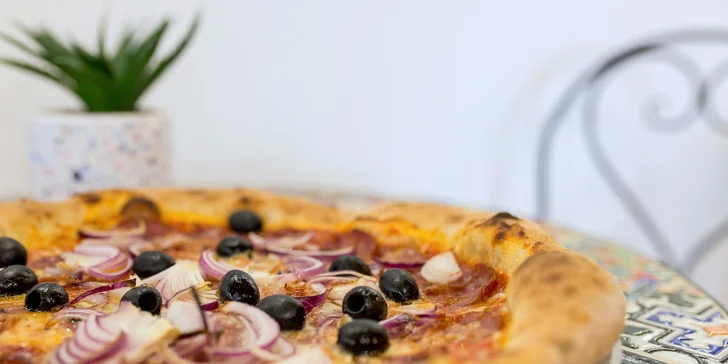 Talianska pizza podľa vlastného výberu alebo tuniakový šalát + pivo