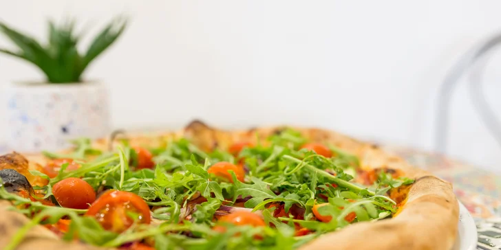 Talianska pizza podľa vlastného výberu alebo tuniakový šalát + pivo