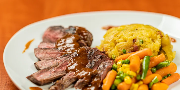 Lahodný rump steak so zemiakovou prílohou podľa vlastného výberu