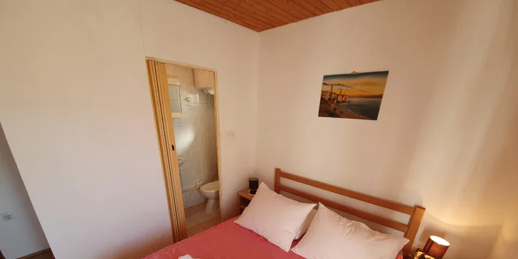 Dovolenka pri Omiši pre pár i rodinku: apartmány 300 m od pláže, polpenzia, až 14 nocí