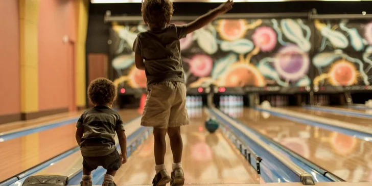 Nadupaná zábava na dennom detskom bowlingovom tábore v Žiline