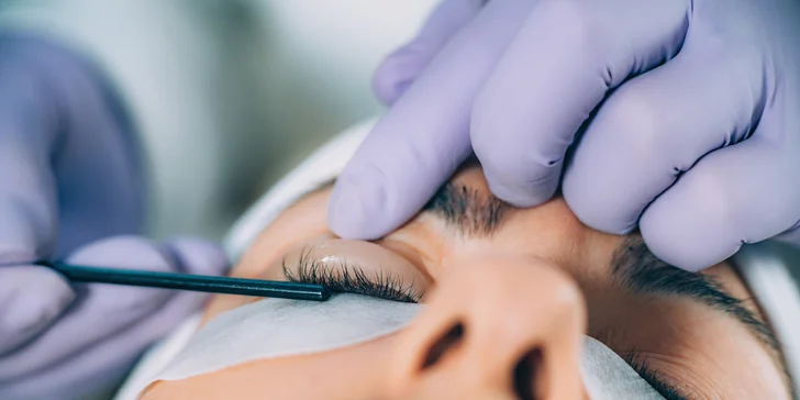 Krása nepočká! Lash lifting mihalníc a laminácia obočia v salóne Timea