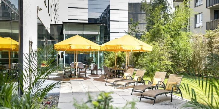 Dovolenka v Prahe: moderný hotel na Smíchove, raňajky aj terasa vo vnútrobloku