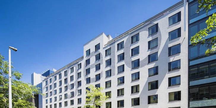 Dovolenka v Prahe: moderný hotel na Smíchove, raňajky aj terasa vo vnútrobloku