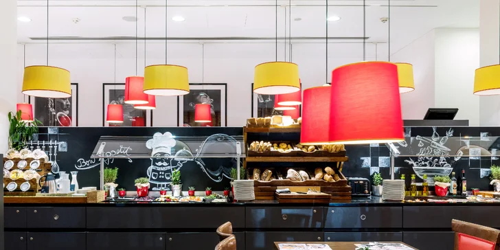 Dovolenka v Prahe: moderný hotel na Smíchove, raňajky aj terasa vo vnútrobloku