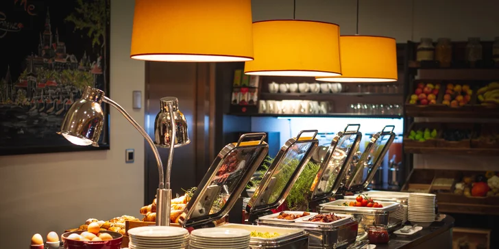 Dovolenka v Prahe: moderný hotel na Smíchove, raňajky aj terasa vo vnútrobloku