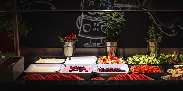 Dovolenka v Prahe: moderný hotel na Smíchove, raňajky aj terasa vo vnútrobloku