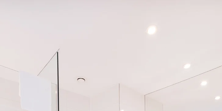 Dovolenka v Prahe: moderný hotel na Smíchove, raňajky aj terasa vo vnútrobloku