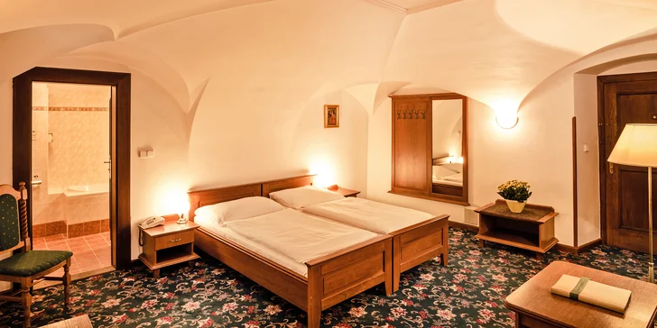 Romantika v centre Českého Krumlova: pobyt s raňajkami a večerou alebo privátnym wellness
