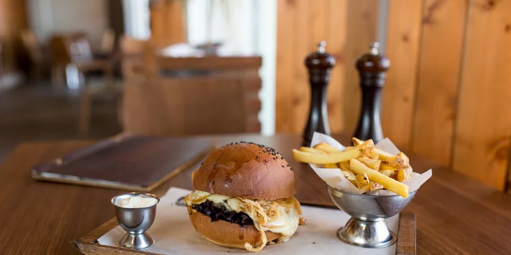 Colorado hamburger alebo Papas burger - každý s dvojitou porciou syra