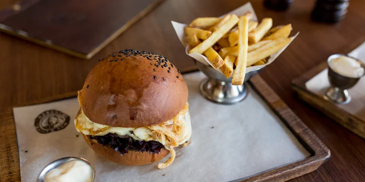 Colorado hamburger alebo Papas burger - každý s dvojitou porciou syra