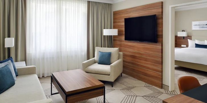 5* hotel Marriott v centre Prahy: raňajky a občerstvenie alebo brunch, parkovanie aj lístok na MHD