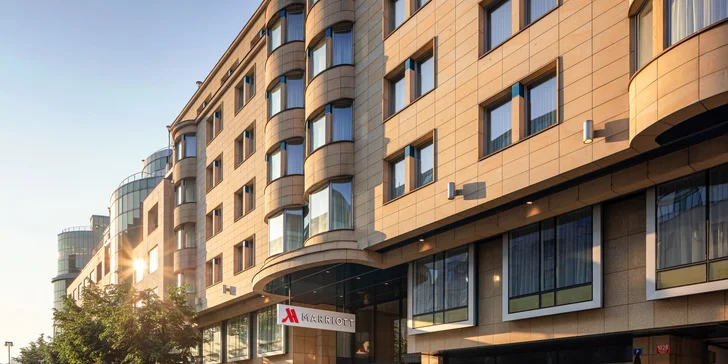 5* hotel Marriott v centre Prahy: raňajky a občerstvenie alebo brunch, parkovanie aj lístok na MHD