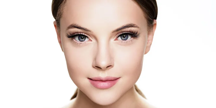 Letné oživenie mihalníc a obočia: Laminácia, lash lift a 1-2D riasy