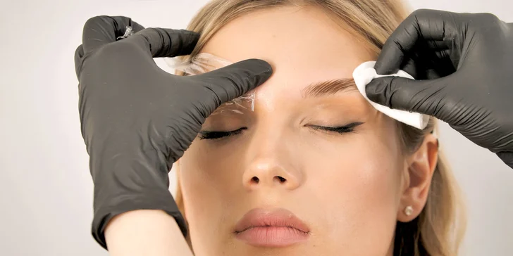 Letné oživenie mihalníc a obočia: Laminácia, lash lift a 1-2D riasy