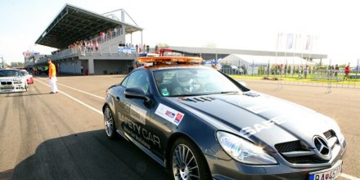 99 eur za adrenalínovú jazdu na vozidle Safety Car okruhu SLOVAKIA RING - Mercedes SLK 55 AMG! Zľava 61%!