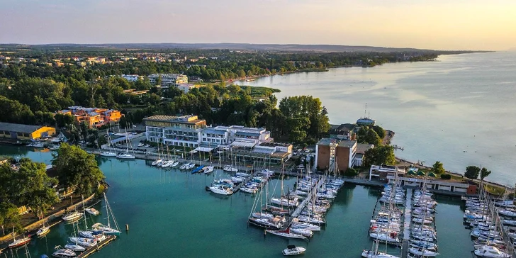 Relax pre celú rodinu vo Wellness Hoteli Yacht**** pri Balatone