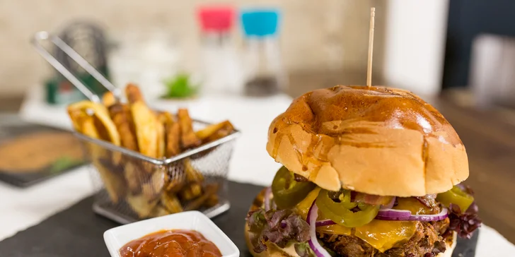 Texas steak s volským okom alebo beef/pulled pork burger s domácimi hranolčekmi