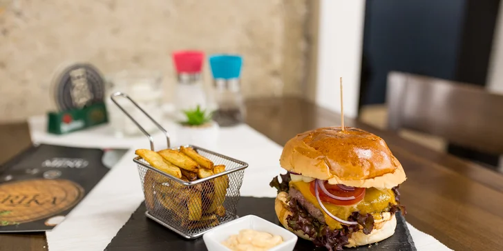 Texas steak s volským okom alebo beef/pulled pork burger s domácimi hranolčekmi