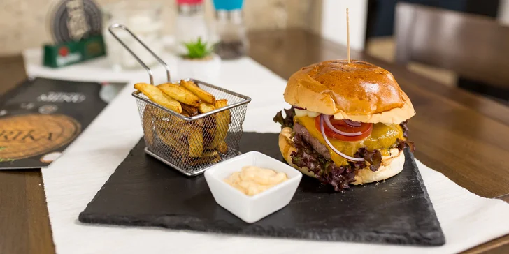 Texas steak s volským okom alebo beef/pulled pork burger s domácimi hranolčekmi