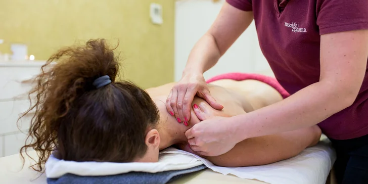 Klasická masáž chrbta, šije a rúk, bankovanie či reflexná masáž chodidiel