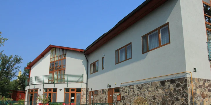 Prvotriedna dovolenka v Maďarsku: chatky alebo hotel s wellness, raňajky aj polpenzia