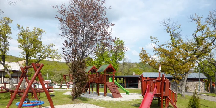 Prvotriedna dovolenka v Maďarsku: chatky alebo hotel s wellness, raňajky aj polpenzia