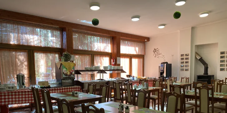 Prvotriedna dovolenka v Maďarsku: chatky alebo hotel s wellness, raňajky aj polpenzia