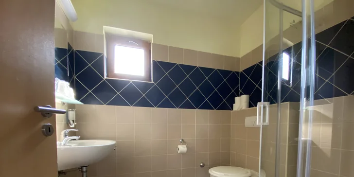 Prvotriedna dovolenka v Maďarsku: chatky alebo hotel s wellness, raňajky aj polpenzia