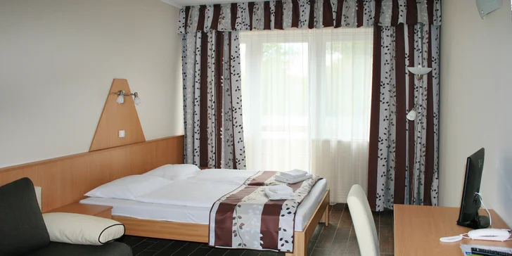 Prvotriedna dovolenka v Maďarsku: chatky alebo hotel s wellness, raňajky aj polpenzia
