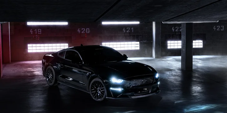 Doprajte si poriadnu jazdu na FORD MUSTANG GT 5.0 ako vodič alebo spolujazdec