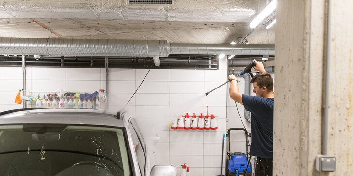 Čistenie interiéru a exteriéru auta + čistenie ozónom