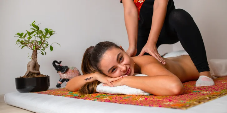 Uvoľňujúca thajská masáž - tradičná či olejová