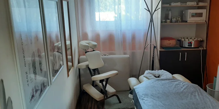 Klasická telová masáž alebo reflexná masáž chodidiel, bankovanie či masáž lávovými kameňmi