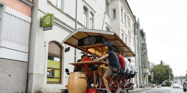 Pivo či prosecco a bicykel pre celú partiu? To je Beer Bike!