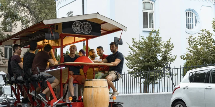 Pivo či prosecco a bicykel pre celú partiu? To je Beer Bike!