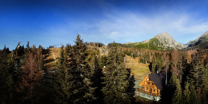 Dych berúce výhľady, jedinečná poloha v samotnom srdci Štrbského Plesa a omnoho viac v luxusnom High Tatras Chalete