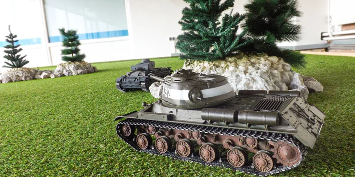 Veľkolepý tankový súboj s upravenými RC modelmi v TANKOVEJ ARÉNE